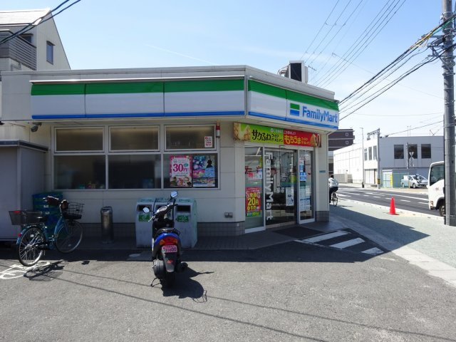 CROUD甲子園里中町の周辺|ファミリーマート
