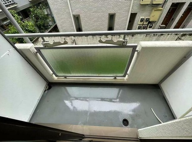 ハイシティ目白のバルコニー|外からの目が気にならないバルコニーで洗濯物が干せます