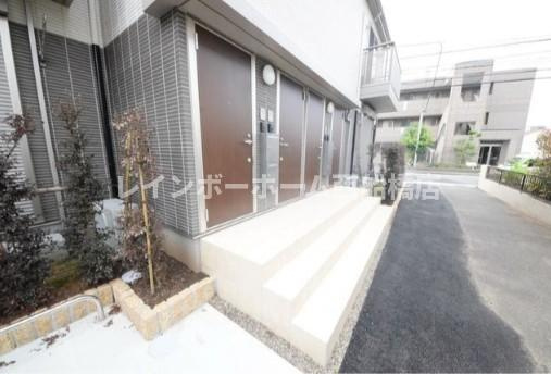 船橋市前原東３丁目のアパートの玄関