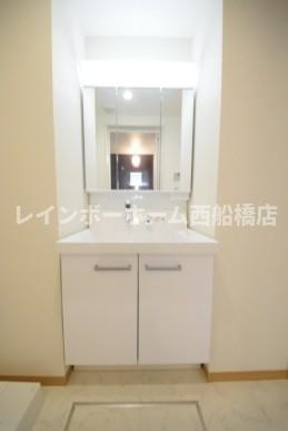 船橋市前原東３丁目のアパートの洗面所