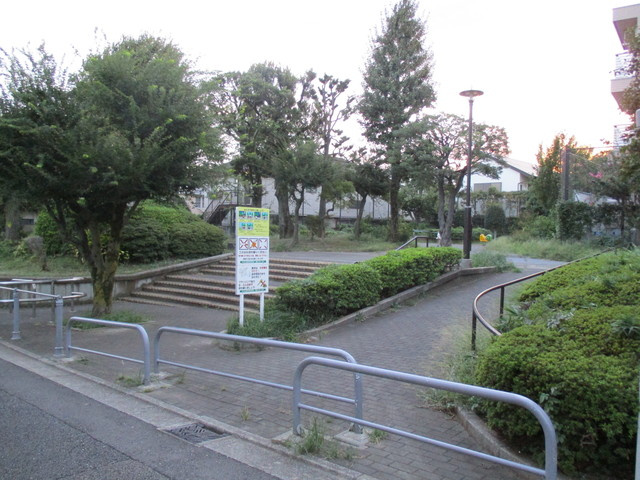 ラ　ミア　カーサ　下北沢のその他|建物南側　どぐりひろば公園　愛犬のお散歩コースにも最適です♪