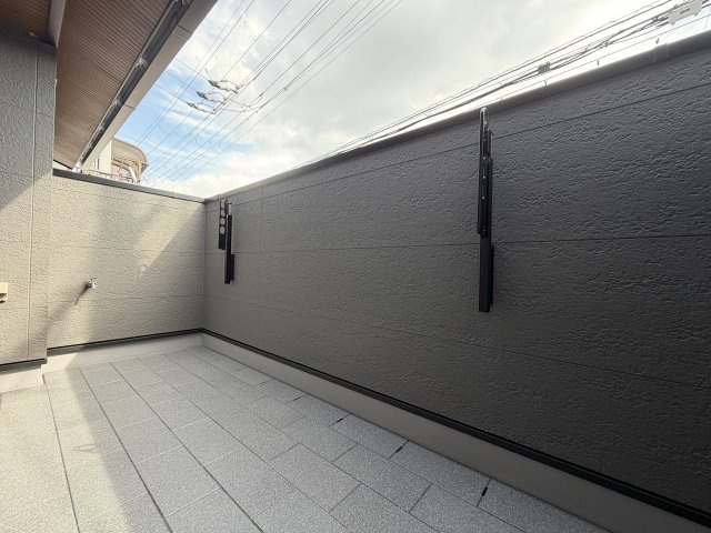 山田車塚町のバルコニー|ぽかぽか南向きに配置したバルコニー！日当たりが良く、お洗濯物に嬉しいですね！（R8.9撮影）