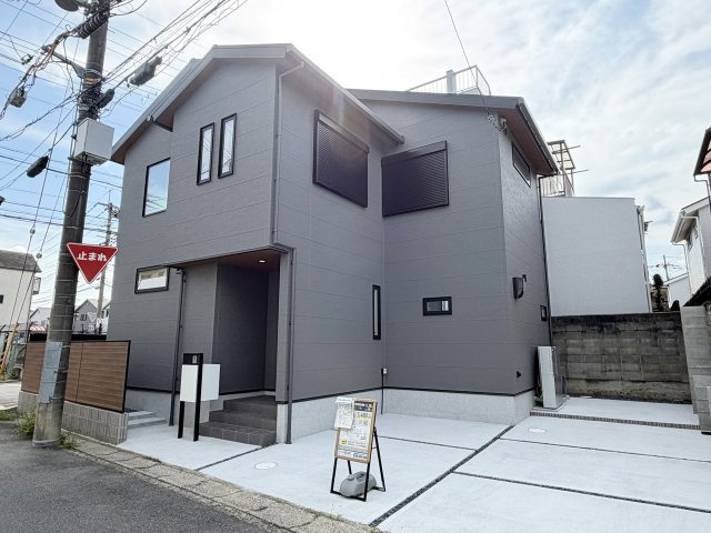 山田車塚町の外観|『耐震力約1.5倍の安心設計。』
これからの暮らしを見据え、日々の暮らしに“安心”をプラスしてくれます。（R8.9撮影）