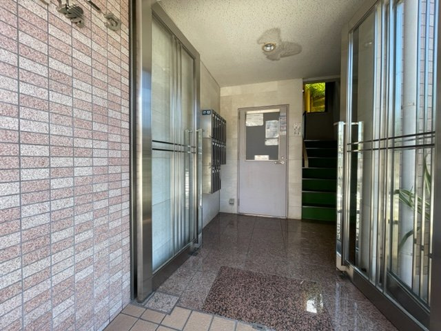 箕面市今宮４丁目の賃貸マンションのエントランス