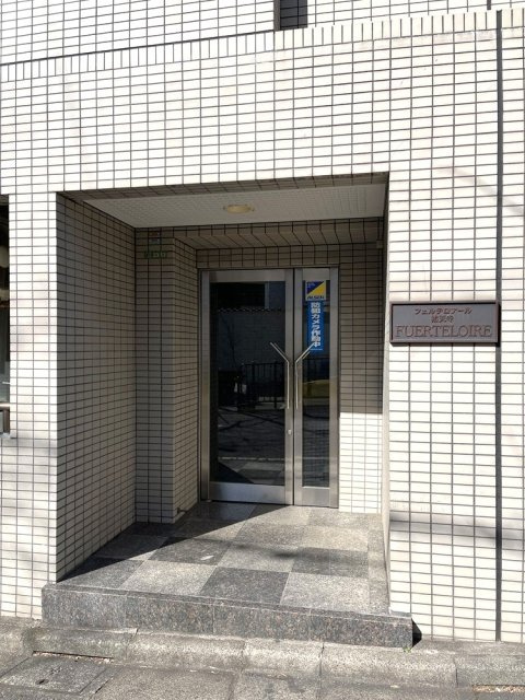 フェルテロアール祐天寺のエントランス