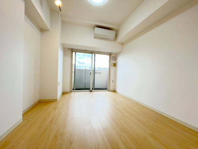 セレニテ新大阪弐番館の居間・リビング