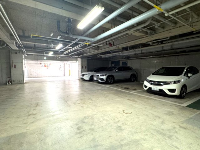 メゾン本山中町の駐車場