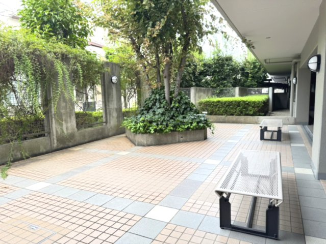 メゾン本山中町の中庭