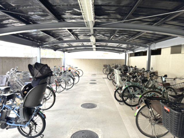 メゾン本山中町の駐輪場