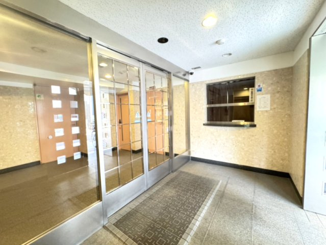 メゾン本山中町のエントランス