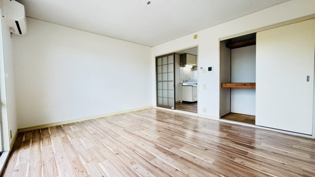 アクセス朝倉の洋室