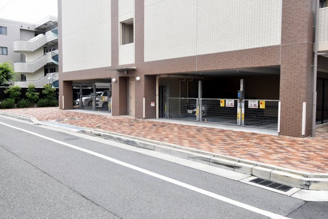 ホープ西宮の駐車場