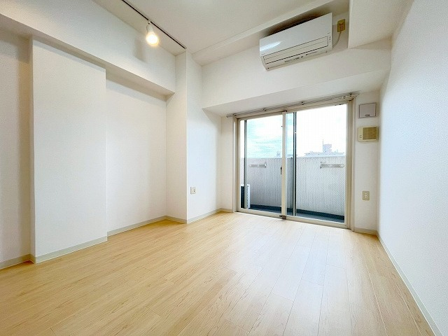 セレニテ新大阪弐番館の居間・リビング