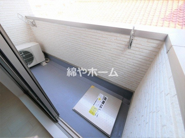 Ｆ　ａｓｅｃｉａ　ｌｉｐｉｎｅのバルコニー|バルコニー付きです