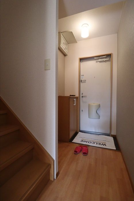 リースランド福島　A棟の玄関