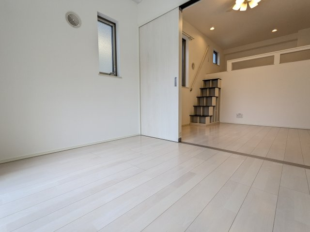 ハーモニーテラスワカの洋室