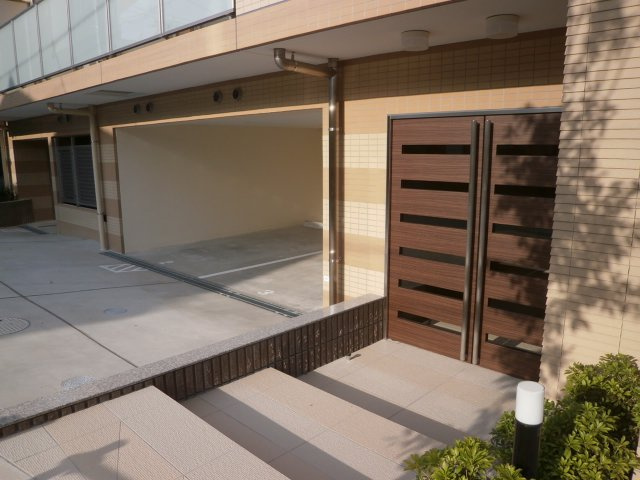 AZEST中板橋のエントランス