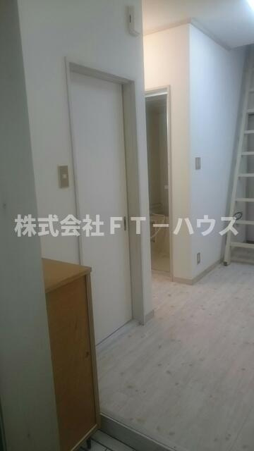 伸栄ハイツ海神の玄関