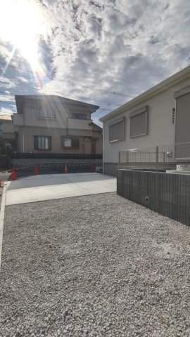 福岡市西区生松台１丁目の新築一戸建の前面道路含む現地写真