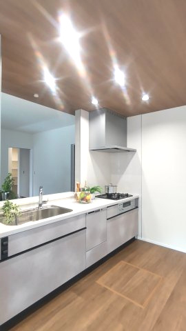 福岡市西区生松台１丁目の新築一戸建のキッチン|家具・家電等はCG加工により配置例を示したものです