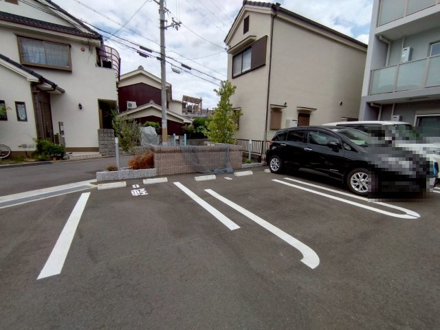 アート高槻の駐車場