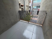 大阪市中央区東心斎橋１丁目の店舗事務所のバルコニー