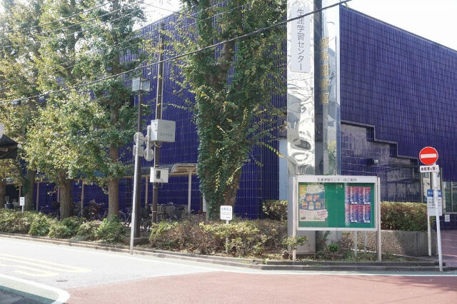 練馬区立練馬図書館まで1390m