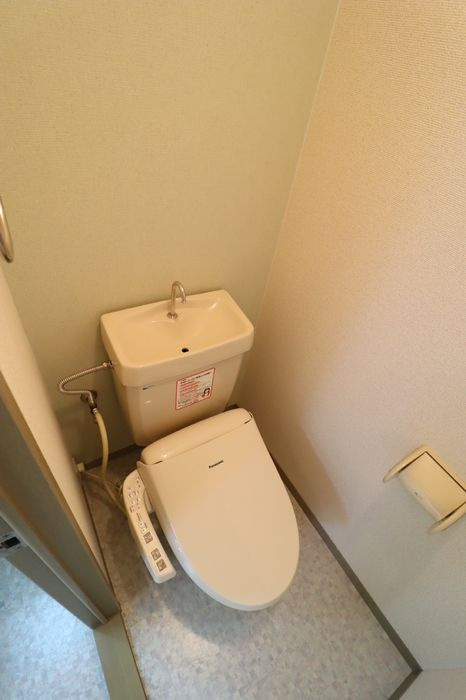 コーポラス西古松D棟　D棟のトイレ