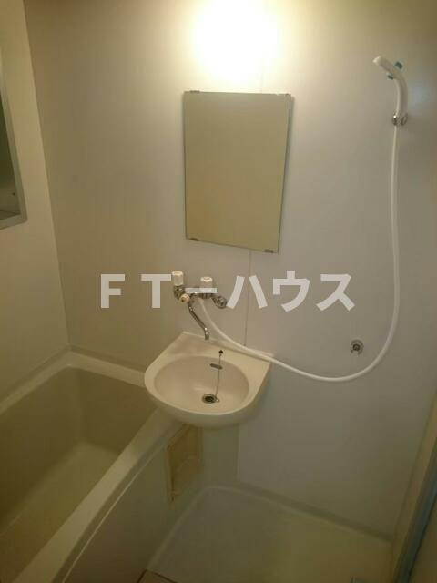 伸栄ハイツ海神の洗面所