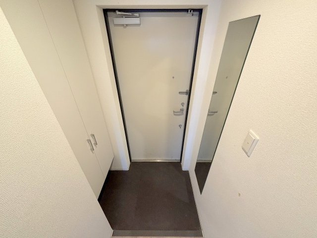 セレニテ西中島アリア弐番館の玄関