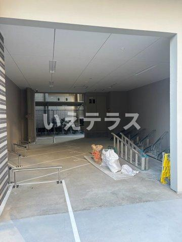 Alivis神戸駅前の駐車場
