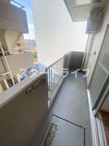 大阪市淀川区西中島６丁目の賃貸マンションのバルコニー