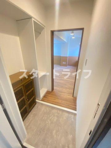 大阪市淀川区西中島６丁目の賃貸マンションの玄関