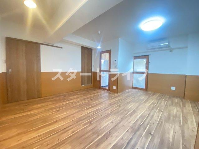 大阪市淀川区西中島６丁目の賃貸マンションの居間・リビング