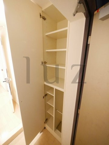 ライジングプレイス桜木町二番館の玄関
