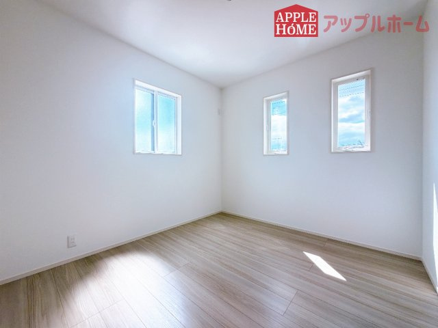 [新築住宅] 深谷市上柴町東2丁目 全3区画の洋室|２階居室は全室収納あり！たっぷりある収納活用でお部屋もキレイを保てます♪