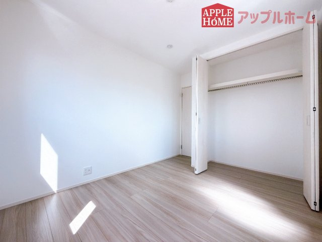 [新築住宅] 深谷市上柴町東2丁目 全3区画の洋室|２階居室は全室収納あり！たっぷりある収納活用でお部屋もキレイを保てます♪