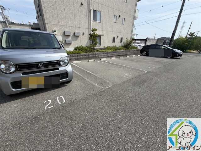 シャーメゾン茜の駐車場|※類似写真
