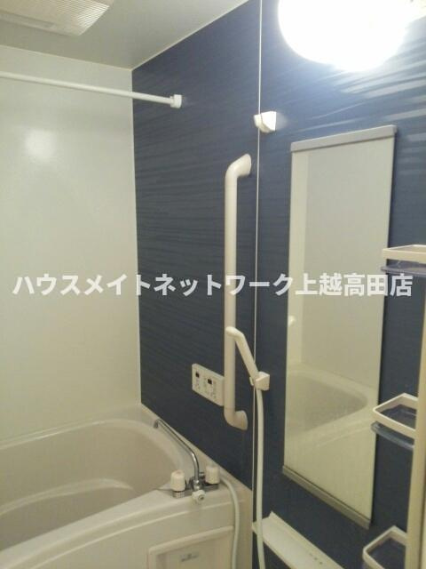 ヴィラ　アルモニーＡの浴室|追焚機能付