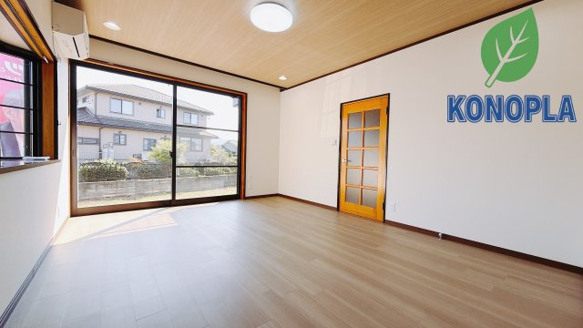 【中古戸建】本庄市児玉町八幡山　の居間・リビング|■リビング｜陽当たり良好のリビングダイニング♪賃貸では叶わなかった、お友達とのホームパーティや大音量で映画やテレビを楽しむことができます(*^^*