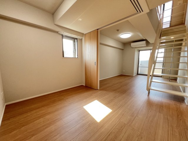 プレミアム長瀬駅前の洋室