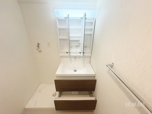 サクラテラスの洗面所|独立洗面台にはたくさんの収納があります☆