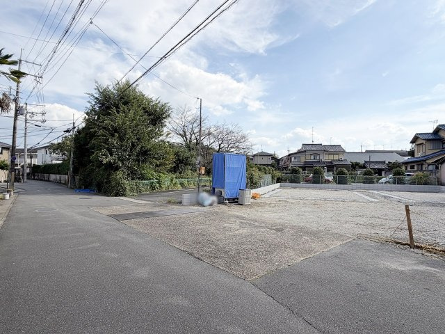 松室田中町の前面道路含む現地写真|前道7ｍにつき見通し良好！（R8.9撮影）