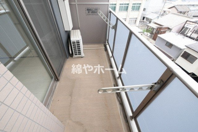 リアライズ小路駅前のバルコニー|お洗濯にも便利なバルコニー付き