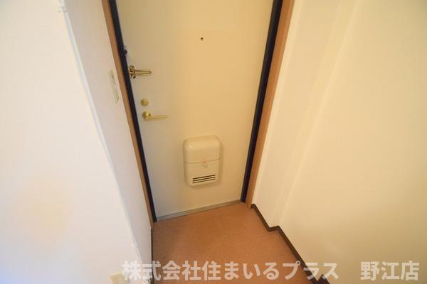 メゾン・フィオーレの玄関