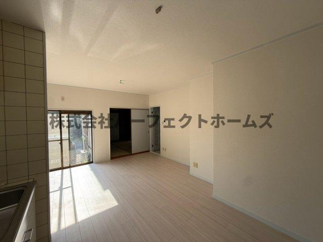 杉責谷1丁目戸建　賃貸の居間・リビング|おしゃれな居間です
