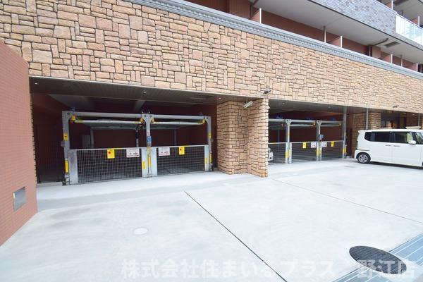 プレジオ城東中央の駐車場