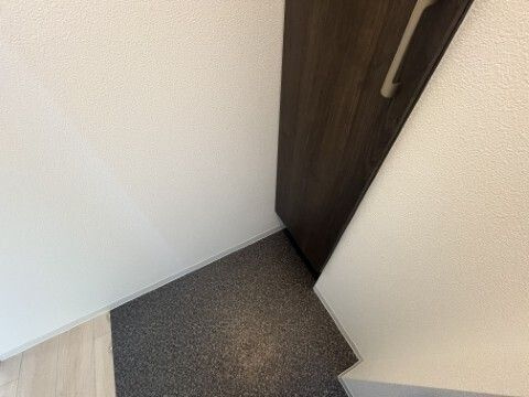 ジーメゾン西大宮ユミトの玄関