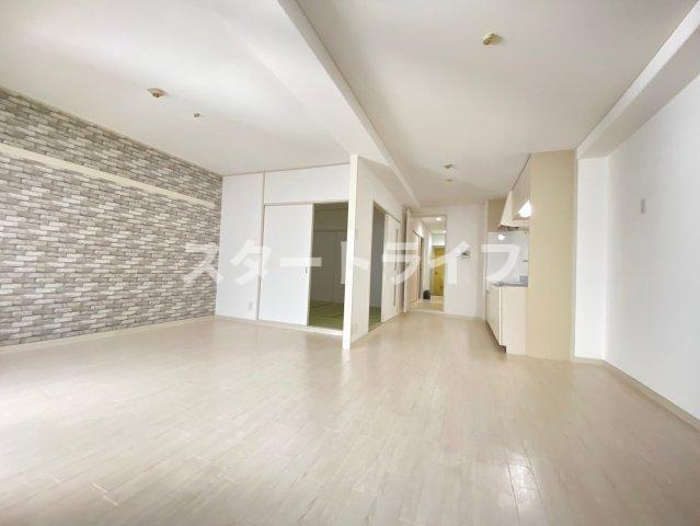 大阪市淀川区西宮原１丁目の賃貸マンションの居間・リビング