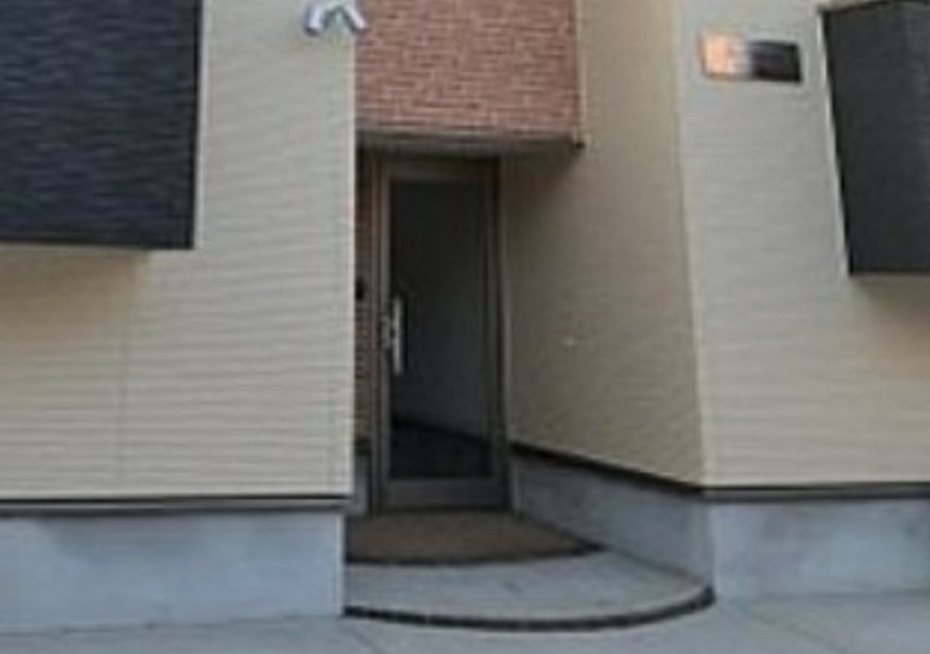 グリシーヌ岩槻本町のエントランス